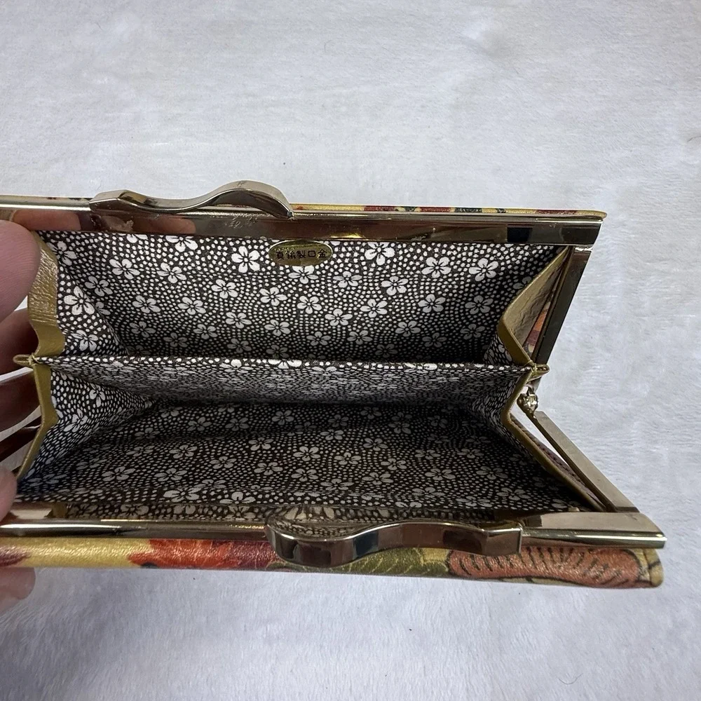 Vintage Japanese Floral Clutch Wallet Brass Frame Kiss Lock Original Box Japan